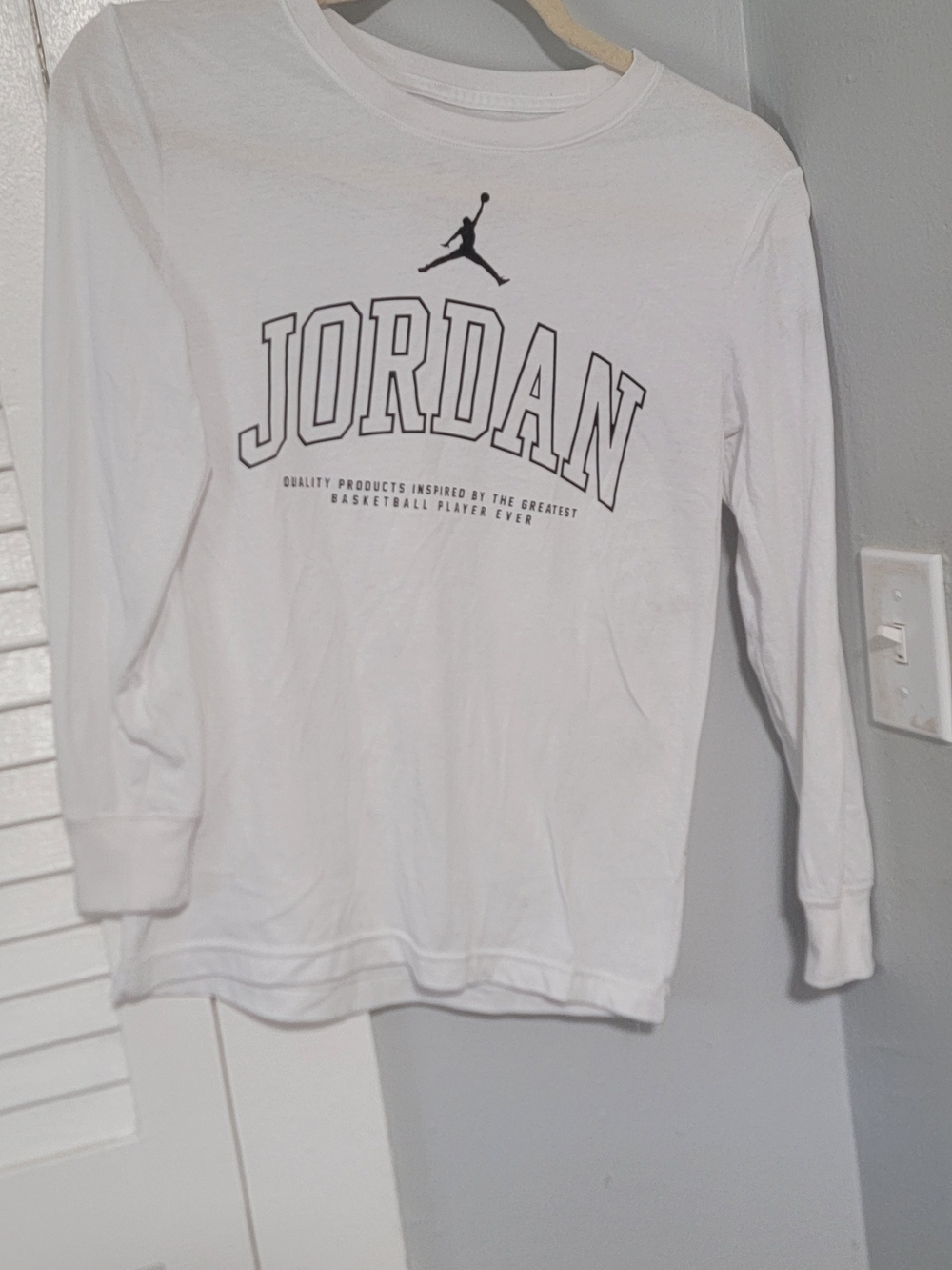 Jordan Kids Long Sleeve T-Shirt White Red Jumpman Logo Size M (10-12Y)